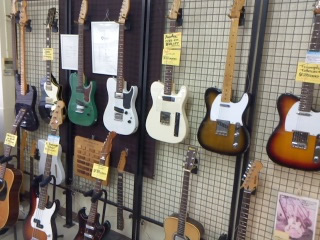 ギターラブで販売中のギター